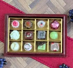 ミニチュアチョコレート12粒セット｜仕切りケース入り・上質ディスプレイ