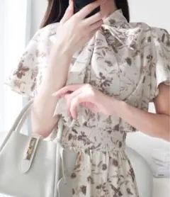 ウエストシャーリングボウタイ花柄フリル袖ワンピース