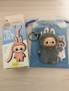 【W】ラブブ PIN FOR LOVE イニシャル