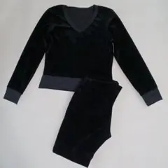黒ベルベットVネックセットアップ