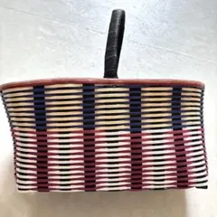 カラフルなプラスチック製かごバッグ