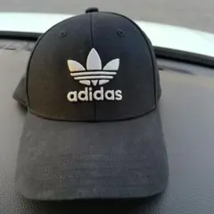 k*z様 adidas 黒 キャップ ロゴ入り 調整可能