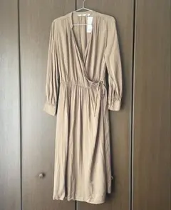 UNIQLOユニクロ☆レーヨンカシュクールワンピース ベージュ　L 新品未使用
