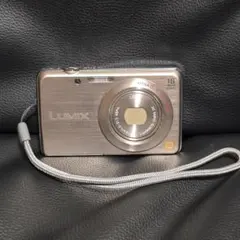 Panasonic Lumix DMC-FH7(SDカード付き) - メルカリ