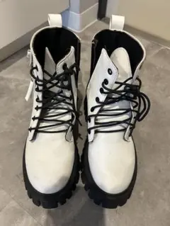 ホワイトレースアップブーツ