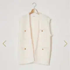 【美品】ホワイト　サマーツイードニットジレ　ベスト　フリンジ　白　ゴールドボタンのサムネイル