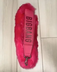 【最終価格❣️】BIGBANG G-DRAGONファーストラップ ファーチャーム BIGBANG G-DRAGON ファーチャーム - メルカリ