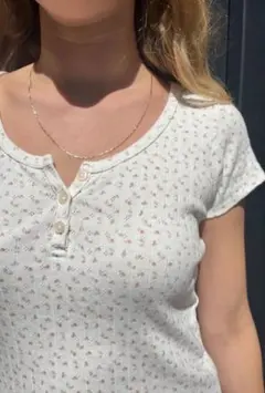 Brandy Melville 花柄tシャツのサムネイル