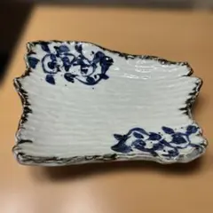 波形の青花模様皿 陶器製