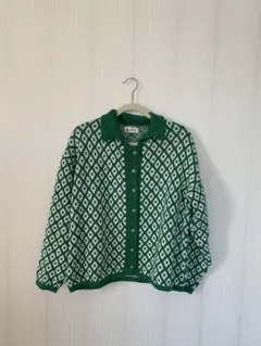 緑と白のダイヤモンドパターンカーディガン