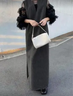 ワンピース　ダークグレー Vネック ノースリーブ ウール素材 サイドスリット