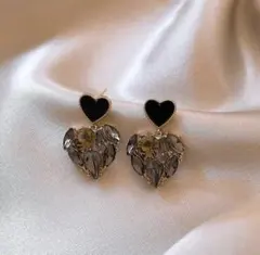 ハート型クリスタルスタッドピアス