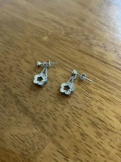 MARY QUANT ハーフストーンデイジー　ピアス