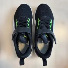 プーマ スニーカー