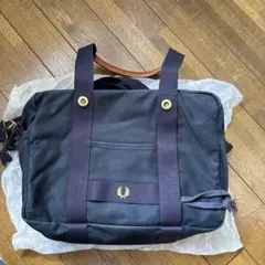 FRED PERRY ショルダーバッグ　紺のサムネイル
