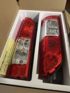 ハイエース 9型 純正テールランプ LED テールランプ　ハイエース　ライトのサムネイル