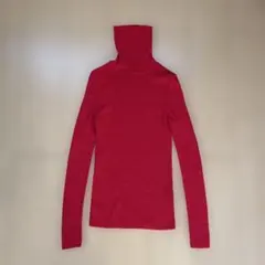ユニクロ　赤　メリノリブタートルネックセーター長袖