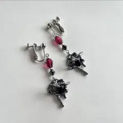 ★SALE【送料込み】とろけるハートの惑星イヤリング ハンドメイド アクセサリー