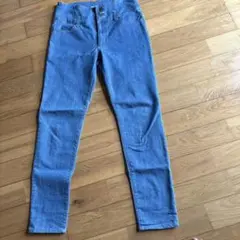 ライトブルースキニージーンズ