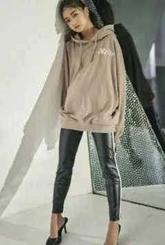 GYDA フェイクレザー　レギンスパンツ　サイドライン入り