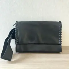 ear PAPILLONNER 黒 レザー ショルダーバッグ 編み込みデザイン