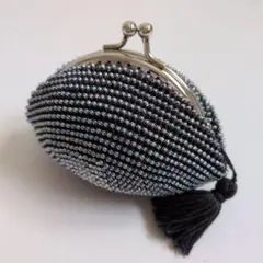 ビーズがま口タッセル付　アクセサリー　小銭　薬入れ　小物　黒　ブラック