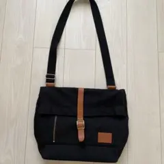 SamsoniteREDキャンバス地ブラックショルダーバッグ - メルカリ