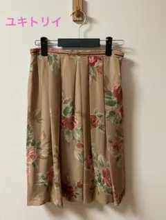 ユキトリイ　美品　スカート ひざ丈 ベージュ　フラワーのサムネイル