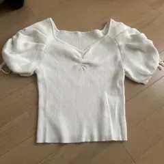 ホワイトリブ編みVネックパフスリーブトップス