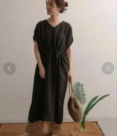 アーバンリサーチドアーズリネンウエストギャザーＶネックワンピース黒