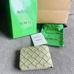 極希少品✨BOTTEGA VENETA ライトグリーン 二つ折り財布