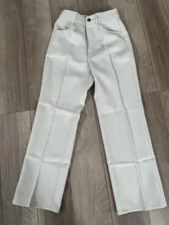 GU センタープレスストレートパンツ S