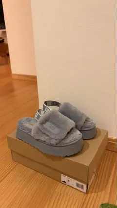 UGG グレー 厚底ファーサンダル　スリッポン