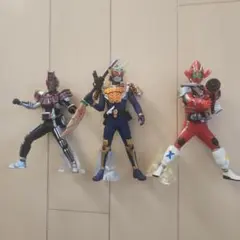 食玩仮面ライダー フィギュア 3体セット 武器付き