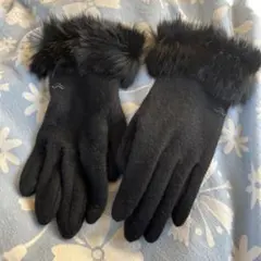 黒のファー付き手袋