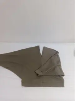 カーキのドルマンスリーブトップス