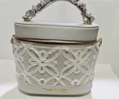 Maison de FLEUR チュールフラワーフリルキューブ型ショルダーバッグ