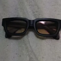 ブラックフレーム スクエアサングラス