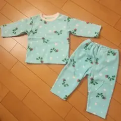 キッズ　90cm　寝間着　はらぺこあおむし
