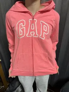 GAP 00s ビッグロゴ　パーカー　フーディ　Y2K ピンク 派手　春　通年 本日限定セール！！GAP パーカー ピンク y2k ロゴ ビッグロゴ フーディ