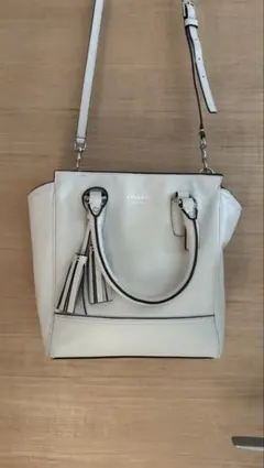 COACH ホワイト ショルダーバッグ タッセル付き