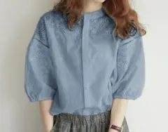 JUNOAH【タグ付き】ジュノア　JUNOAH 刺繍 ノーカラーレースブラウス