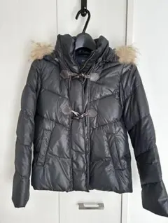 フード付きブラックダウンジャケット