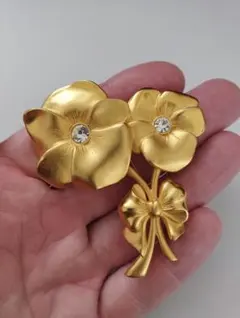 ヴィンテージジバンシィゴールドの花とリボンのブローチ