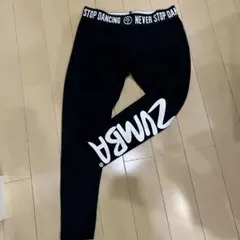 ZUMBA黒いロゴ入りレギンス