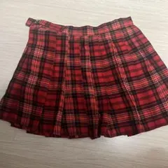赤いチェックのスカートです-᷅ ·̫ -᷄