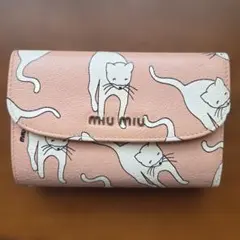 miumiu 財布 猫柄 白 miu miu（ミュウミュウ） 猫柄 ネコ キャット ホック付 三つ折り 財布