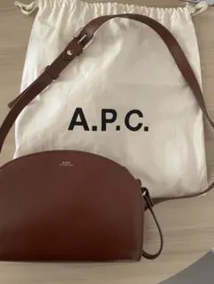 A.P.C ショルダーバッグ　ハーフムーン