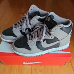 NIKE ダンク ハイ ウィメンズ ムーンフォッシル スニーカー 24.5のサムネイル