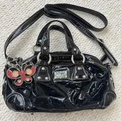 蝶のチャーム付き　ANNA SUI 黒 ハンドバッグ